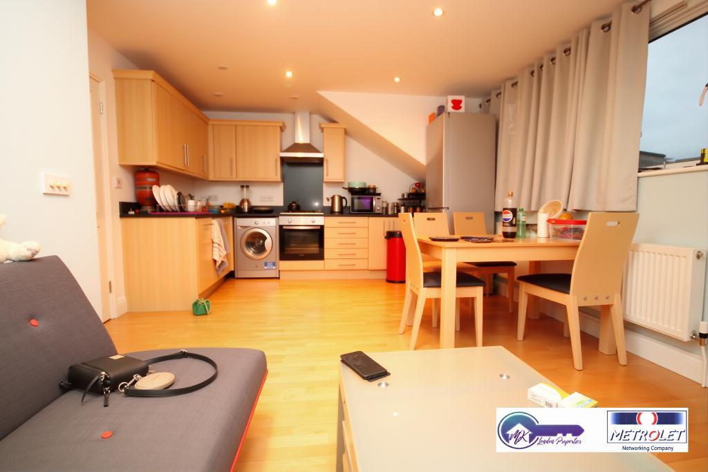 High Street, London, TW8 0AH